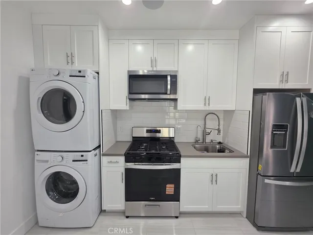 9523 Stanwin, Arleta, California 91331