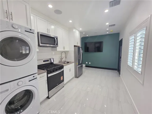 9523 Stanwin, Arleta, California 91331