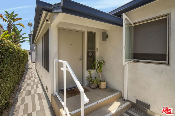 1446 Yale Street, Santa Monica, California 90404