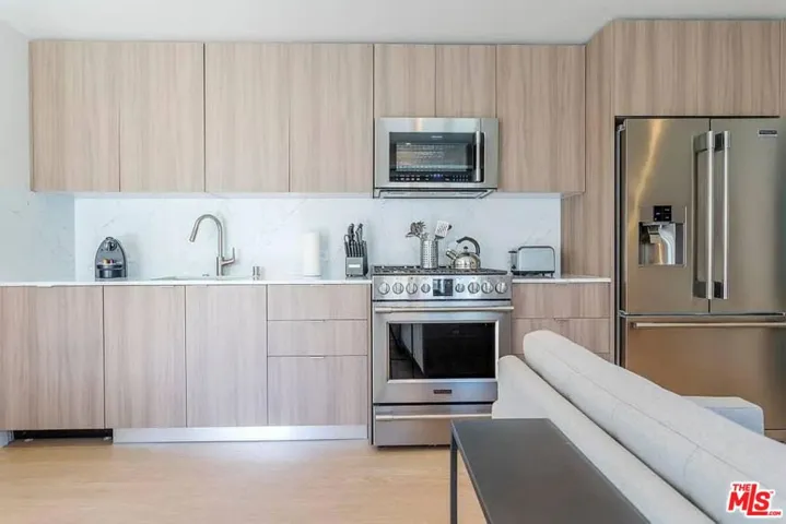 1446 Yale Street, Santa Monica, California 90404