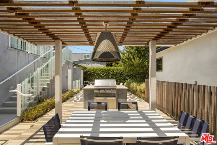 1446 Yale Street, Santa Monica, California 90404