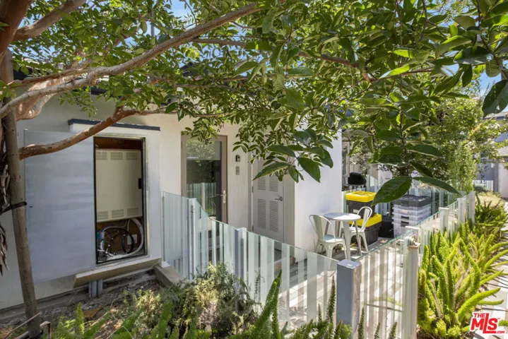 1446 Yale Street, Santa Monica, California 90404
