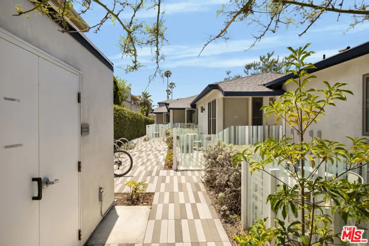 1446 Yale Street, Santa Monica, California 90404