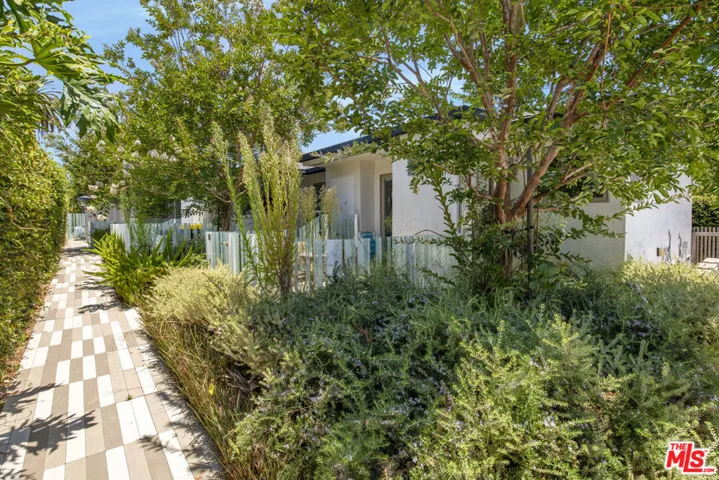 1446 Yale Street, Santa Monica, California 90404