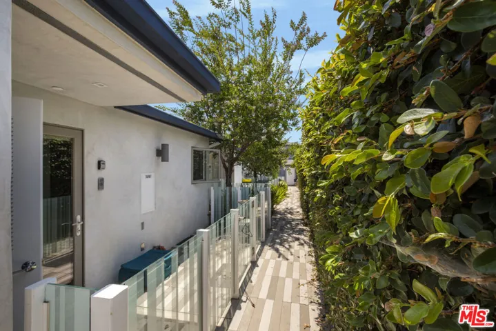 1446 Yale Street, Santa Monica, California 90404