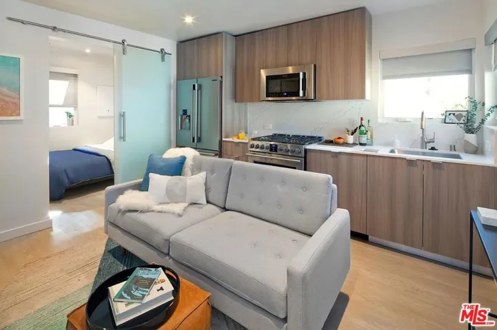 1446 Yale Street, Santa Monica, California 90404