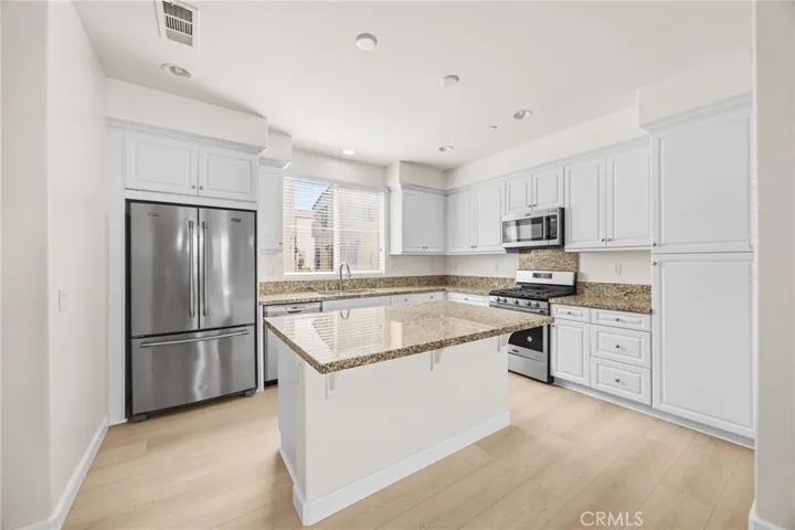 6366 Aquila Way, Eastvale, California 91752