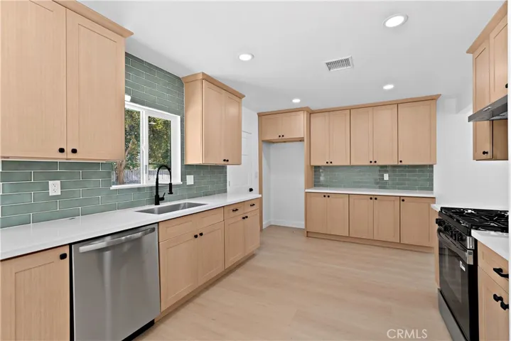 4092 Overland, Riverside, California 92503