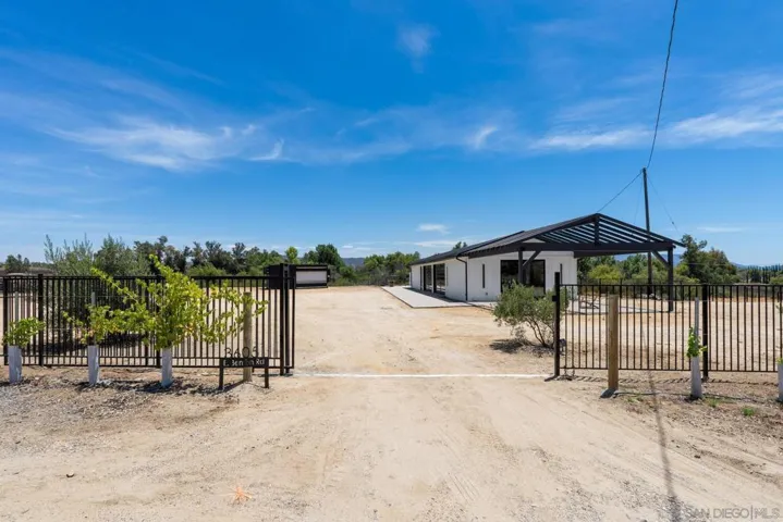 36051 E Benton Rd, Temecula, California 92592