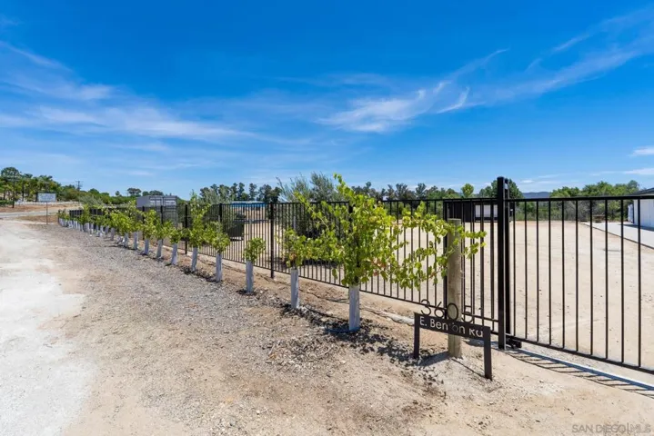 36051 E Benton Rd, Temecula, California 92592