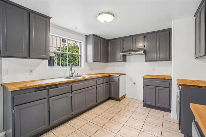 1503 1/2 W Adams, Los Angeles, California 90007