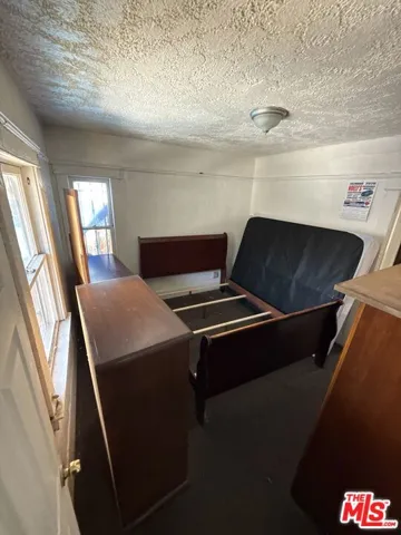 913 W 77th Street, Los Angeles, California 90044