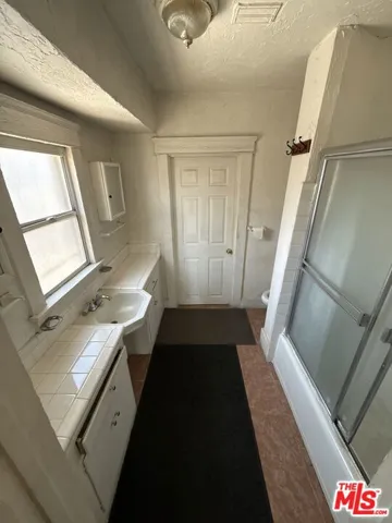 913 W 77th Street, Los Angeles, California 90044