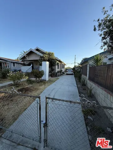 913 W 77th Street, Los Angeles, California 90044