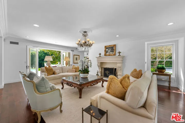 10914 Bellagio Road, Los Angeles, California 90077
