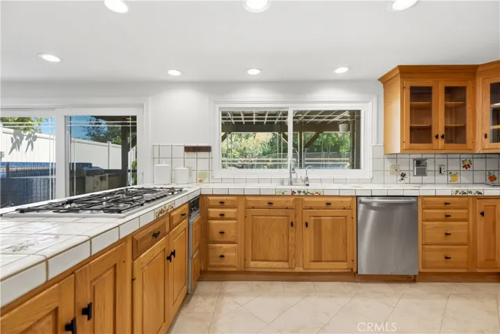 23216 Park Esperanza, Calabasas, California 91302