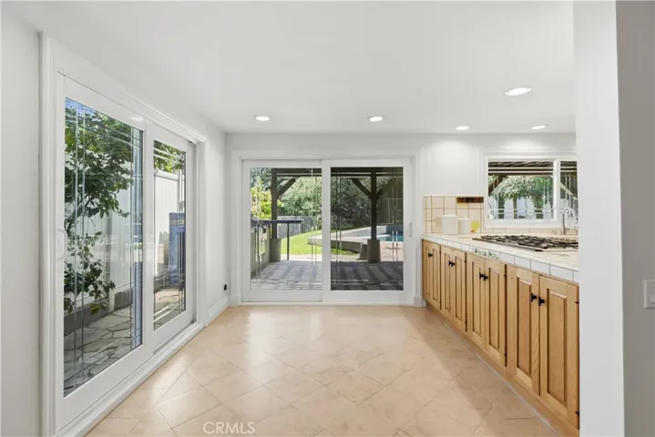 23216 Park Esperanza, Calabasas, California 91302