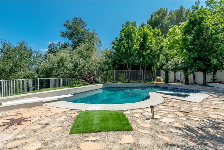 23216 Park Esperanza, Calabasas, California 91302