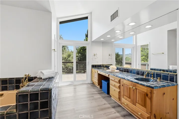 23216 Park Esperanza, Calabasas, California 91302