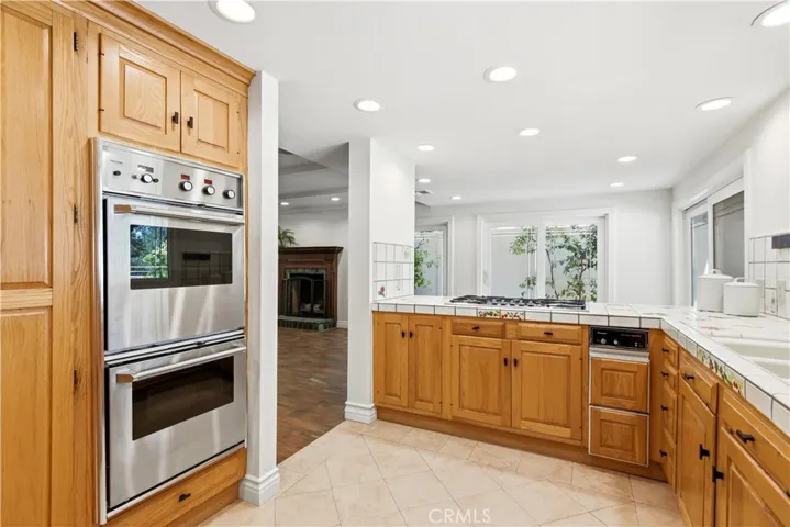 23216 Park Esperanza, Calabasas, California 91302