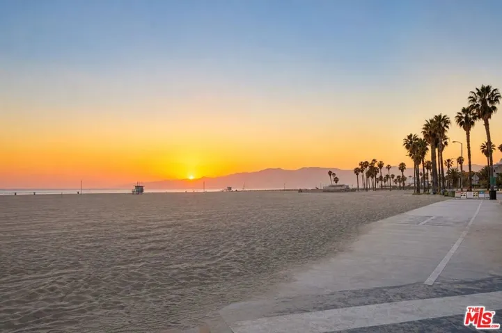 36 Navy Street 3, Venice, California 90291