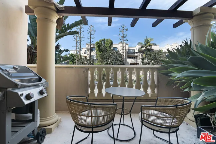 10390 La Grange Avenue X02, Los Angeles, California 90025