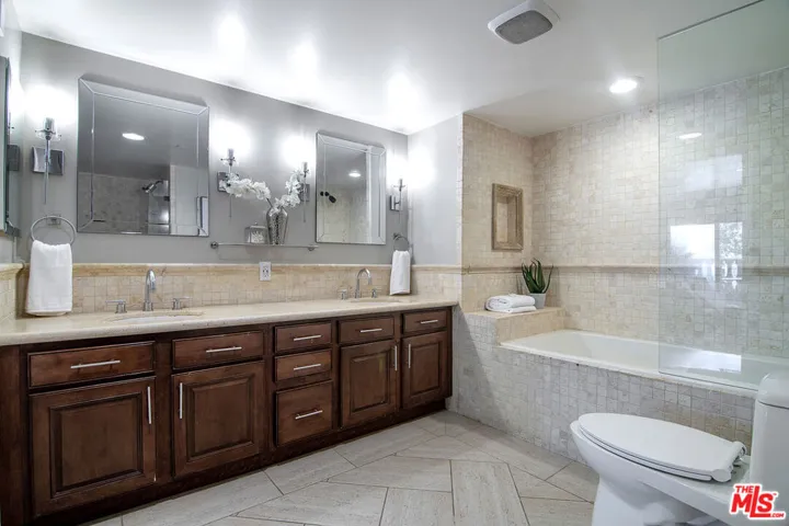 10390 La Grange Avenue X02, Los Angeles, California 90025