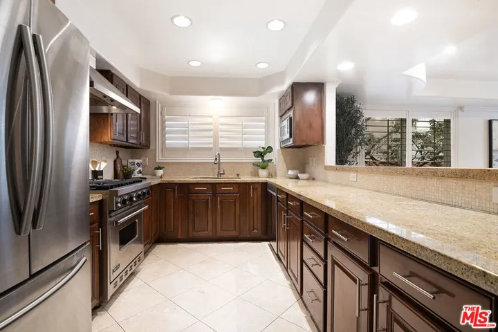 10390 La Grange Avenue X02, Los Angeles, California 90025