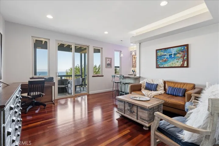 Game room with wet bar or 4th bedroom option.