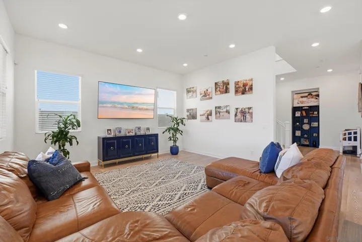 305 Creekview Ct, San Marcos, California 92078