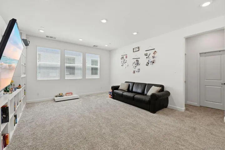 305 Creekview Ct, San Marcos, California 92078