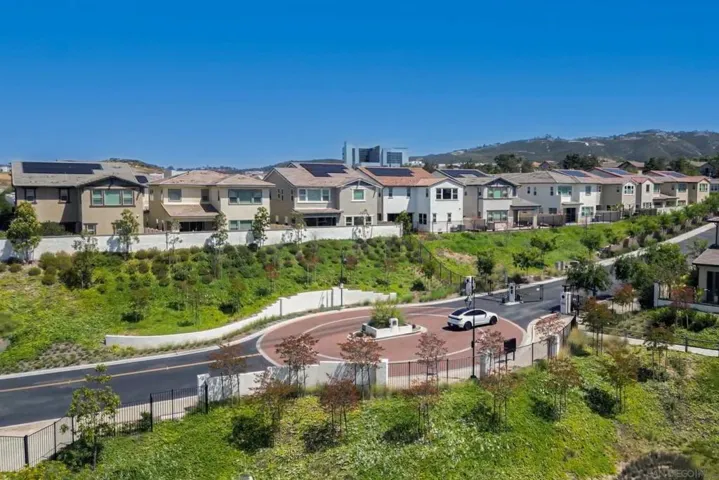 305 Creekview Ct, San Marcos, California 92078