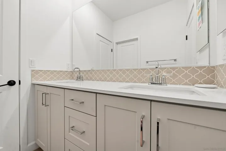305 Creekview Ct, San Marcos, California 92078