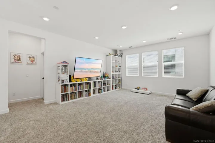 305 Creekview Ct, San Marcos, California 92078