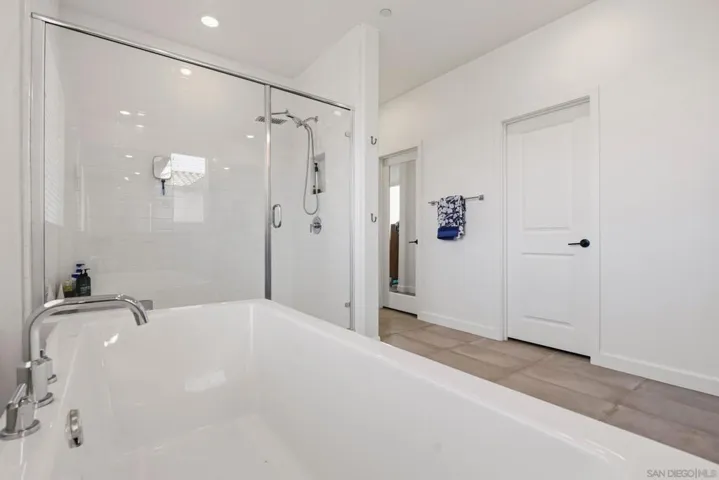 305 Creekview Ct, San Marcos, California 92078