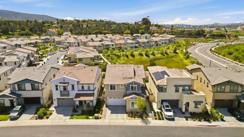 305 Creekview Ct, San Marcos, California 92078