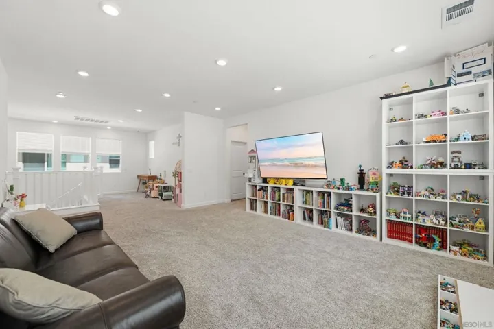 305 Creekview Ct, San Marcos, California 92078