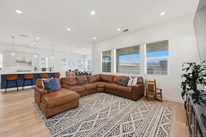 305 Creekview Ct, San Marcos, California 92078