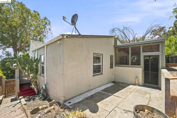 6616 Outlook Ave, Oakland, California 94605