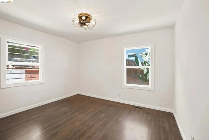 6616 Outlook Ave, Oakland, California 94605