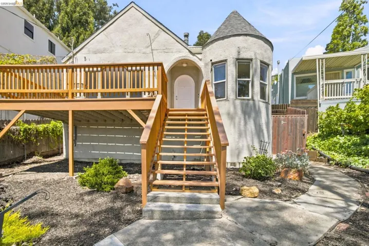 6616 Outlook Ave, Oakland, California 94605