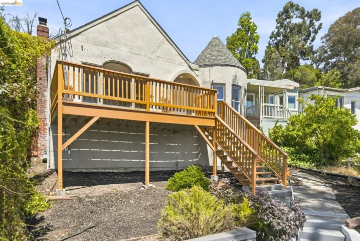 6616 Outlook Ave, Oakland, California 94605