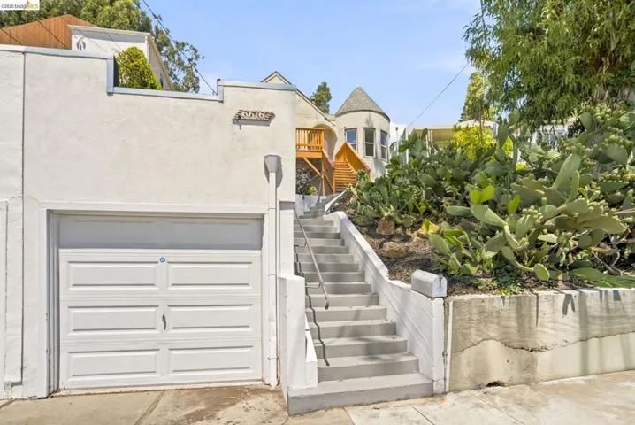 6616 Outlook Ave, Oakland, California 94605