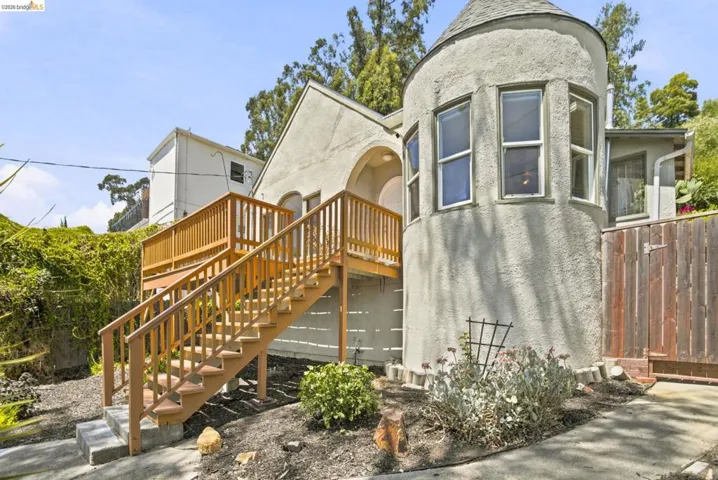 6616 Outlook Ave, Oakland, California 94605