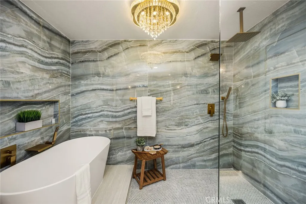 Primary Bathroom Shower and Tub