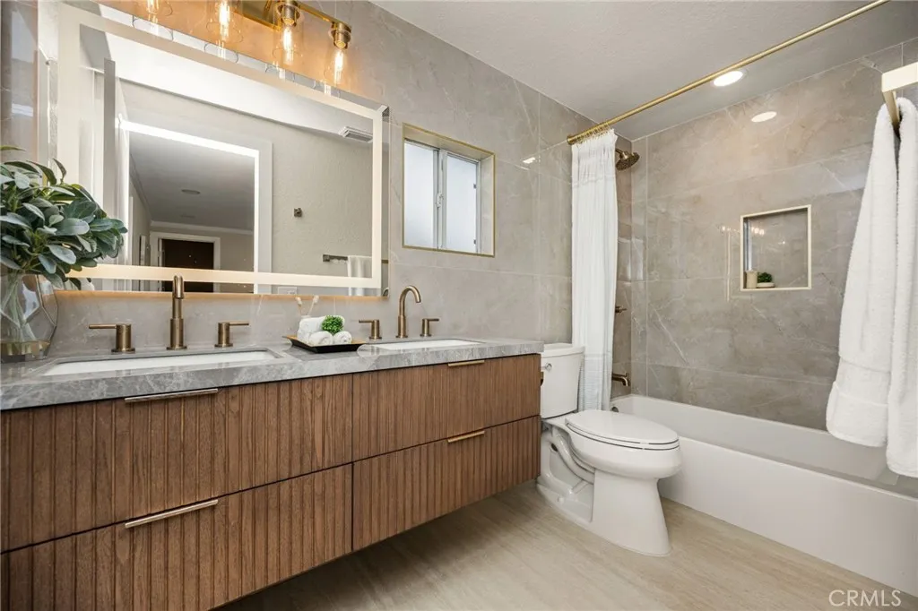 Upstairs Bath