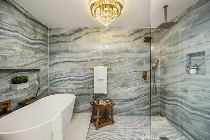 Primary Bathroom Shower and Tub