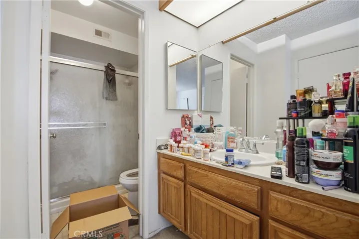 26754 Claudette 439, Canyon Country, California 91351
