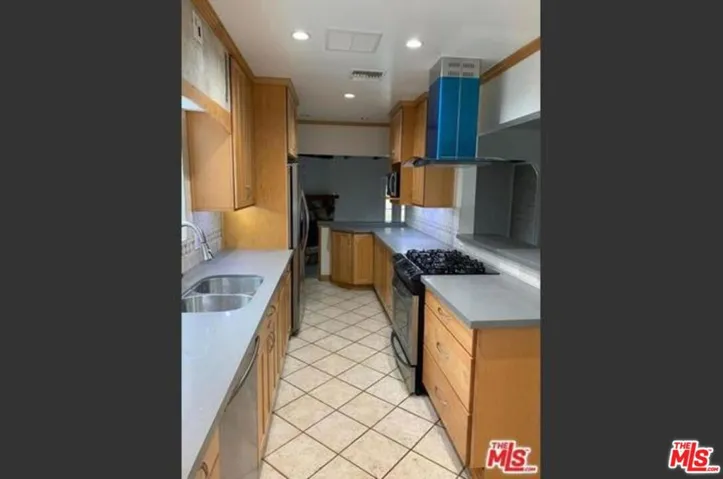6838 Bertrand Avenue, Los Angeles, California 91335