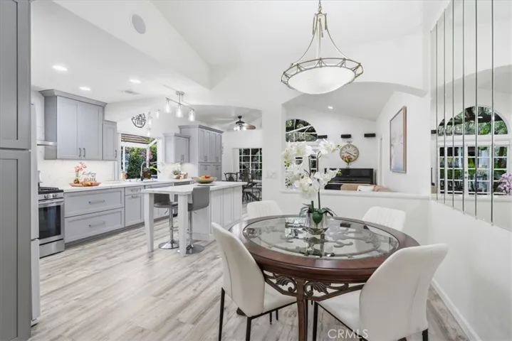 23515 Meriden, Valencia, California 91354 — photo 5